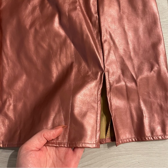 Pretty Little Thing Metallic Body-con Dress - Picture 4 of 8